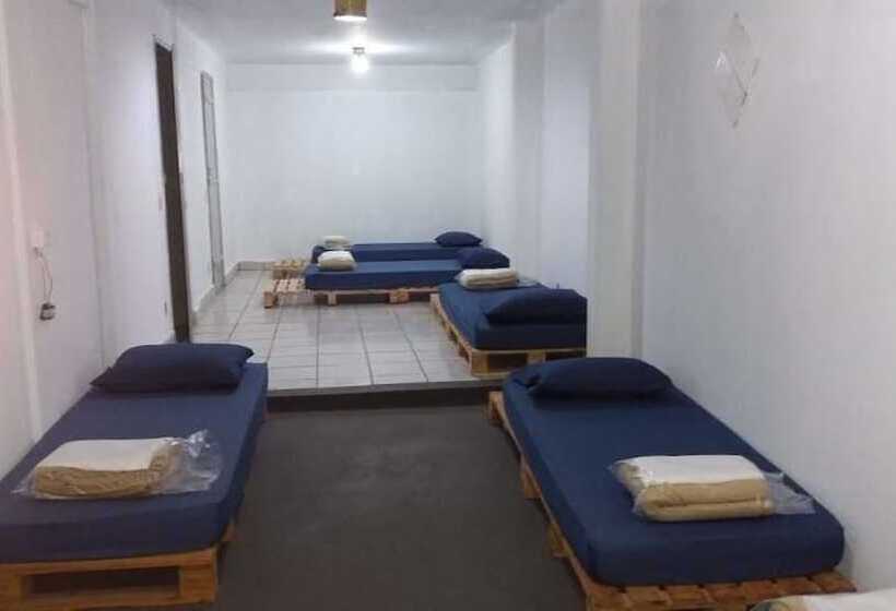 共用房间的床, Down The River Hostel
