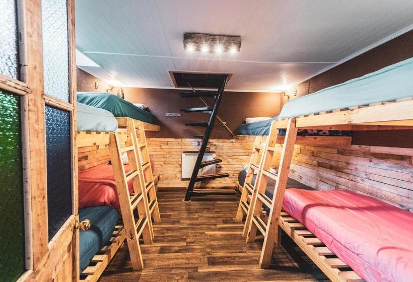 ルームシェアのワンベッド, Corner Hostel Puerto Natales