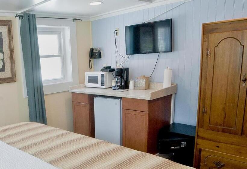 Deluxe Suite King Bed, Georgianne Inn & Suites Check In 212 Butler Ave