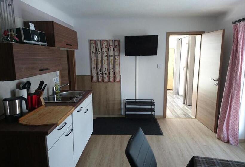 1 Bedroom Apartment Mountain View, Berliner Ecke