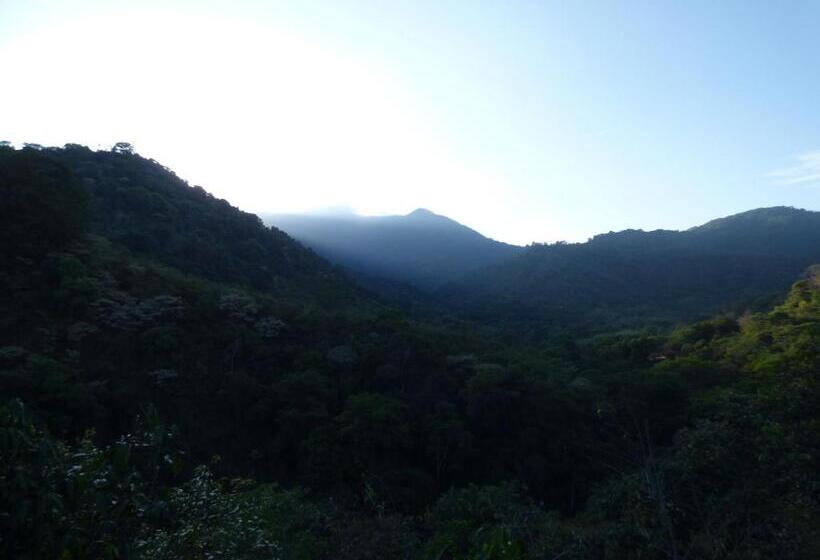 스탠다드 트리플 룸, Hostal Alto De La Montaña