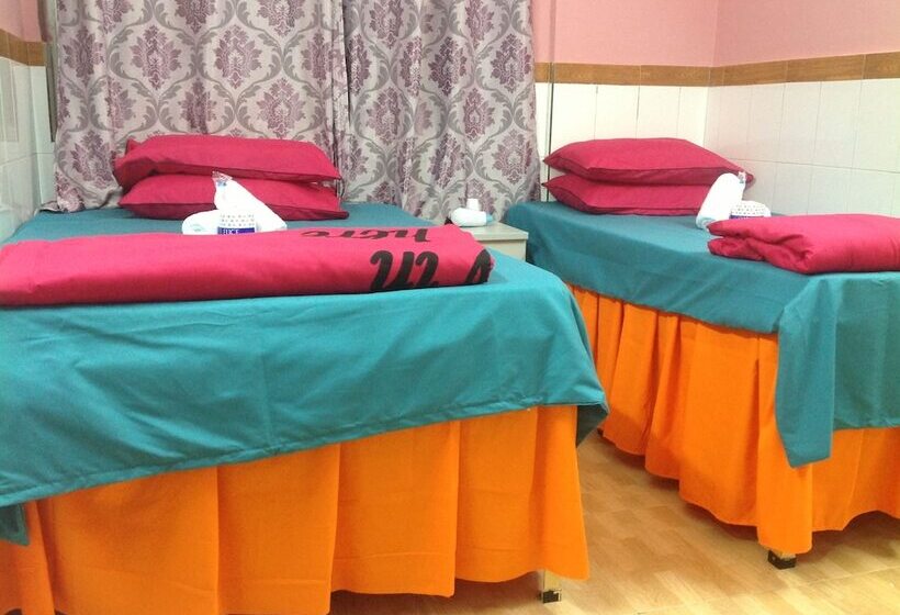 اتاق سوپریور خانوادگی, Head Sun Guest House