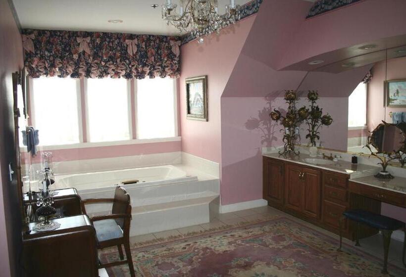 스위트 킹사이즈 침대, Heron Cay Lakeview Bed & Breakfast