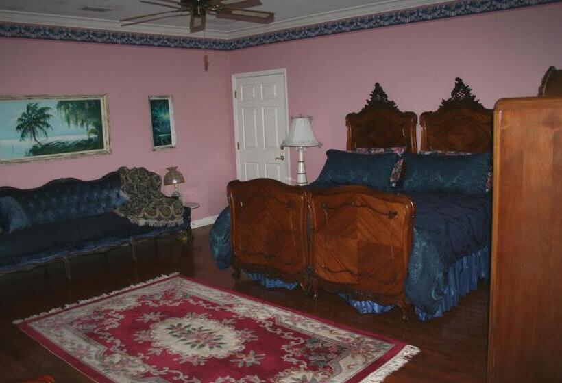 스위트 킹사이즈 침대, Heron Cay Lakeview Bed & Breakfast