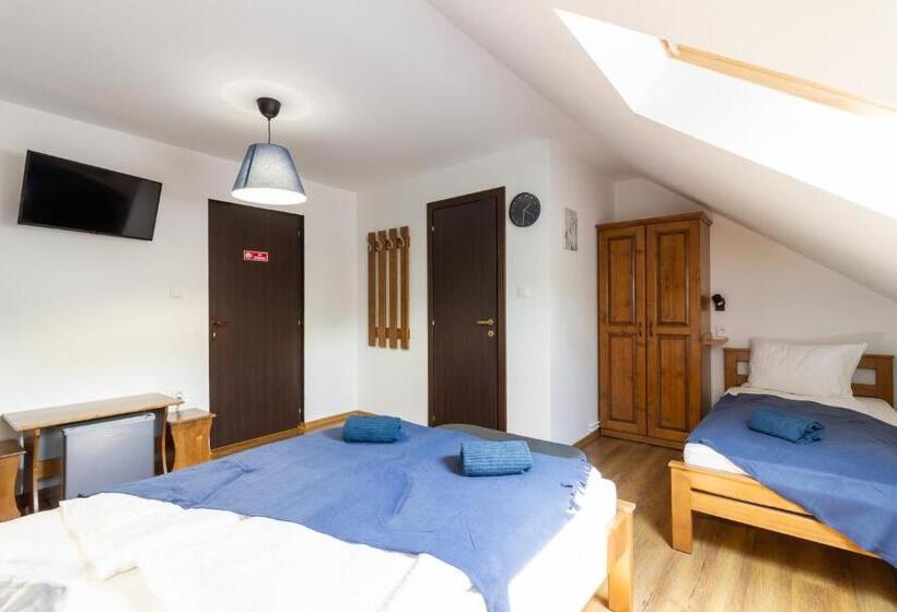 Quarto Triplo Deluxe, Airport Károly Centrál