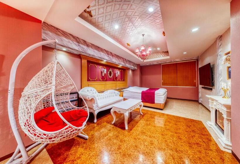 سوییت جونیور, Luna Kawagoe Adult Only