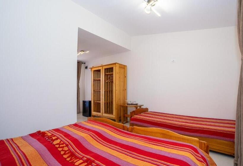 اتاق راحتی سه تخته, Casa Nikita
