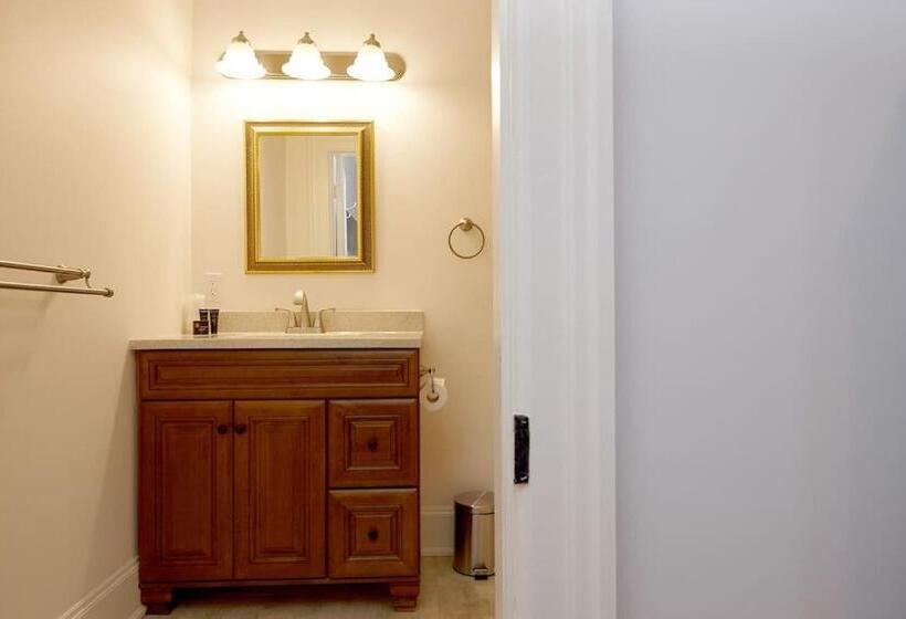 Люкс, Cheltenham Suites