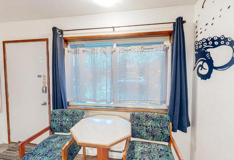 Студия Superior, Lamplighter Inn
