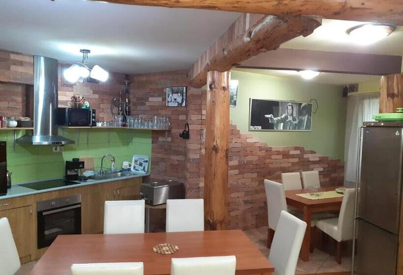 ویلای 1 خوابه با چشم‌انداز باغ, Owlcastle Bagolyvár