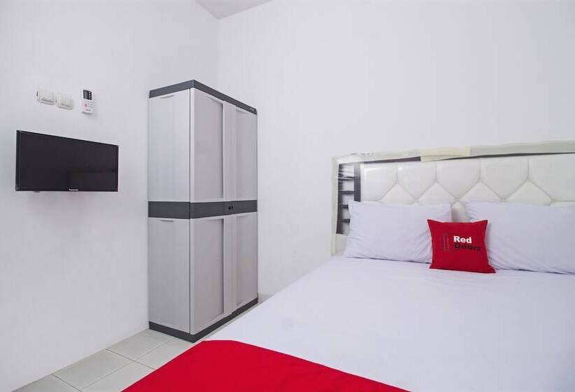 Номер Стандарт, Reddoorz Near Stan