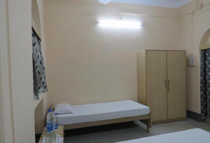 Семейный Номер Совместный Санузел, Shaw Guest House