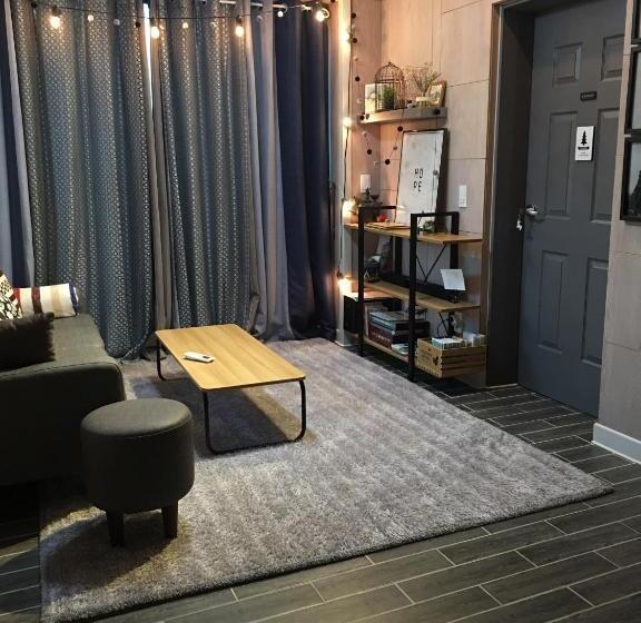 Семейный Номер, Us On Earth Guesthouse