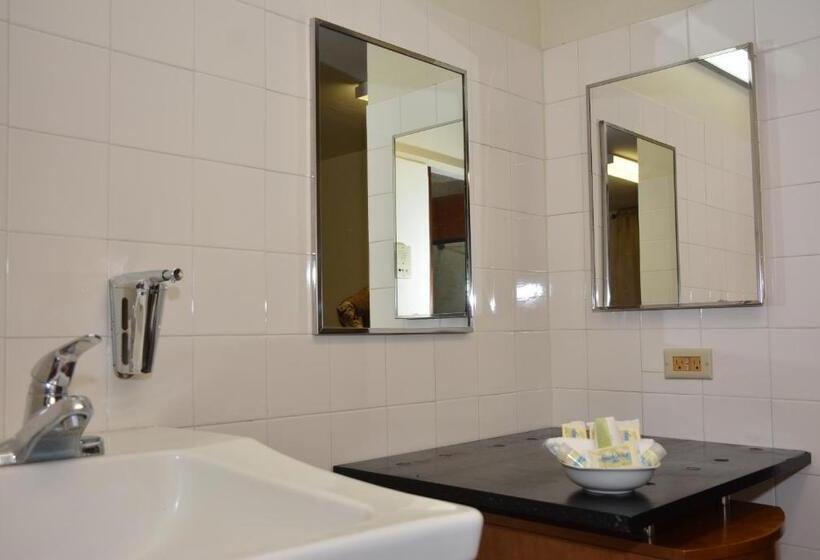 اتاق استاندارد برای معلولان, Hostal Universitario