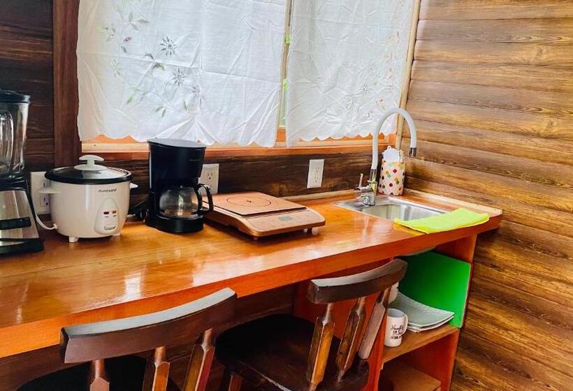 بانگلوی استاندارد, Guest House Pura Vida