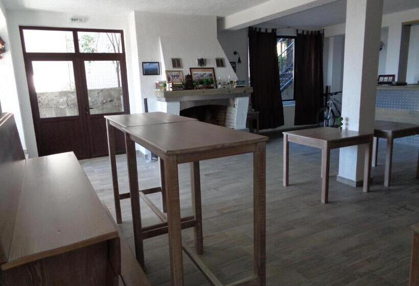 Номер Deluxe с Балконом, Cloudbase Guesthouse