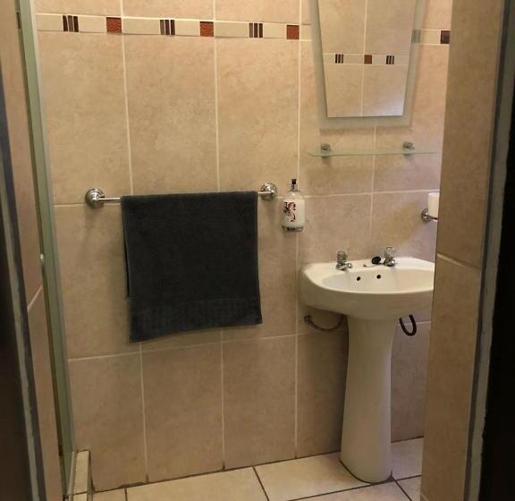 Семейный Номер Совместный Санузел, Esperance Guesthouse