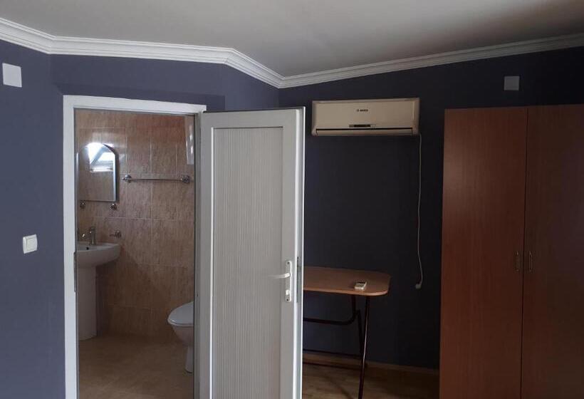 اتاق استاندارد چهار تخته, Guest House Roman/gonio