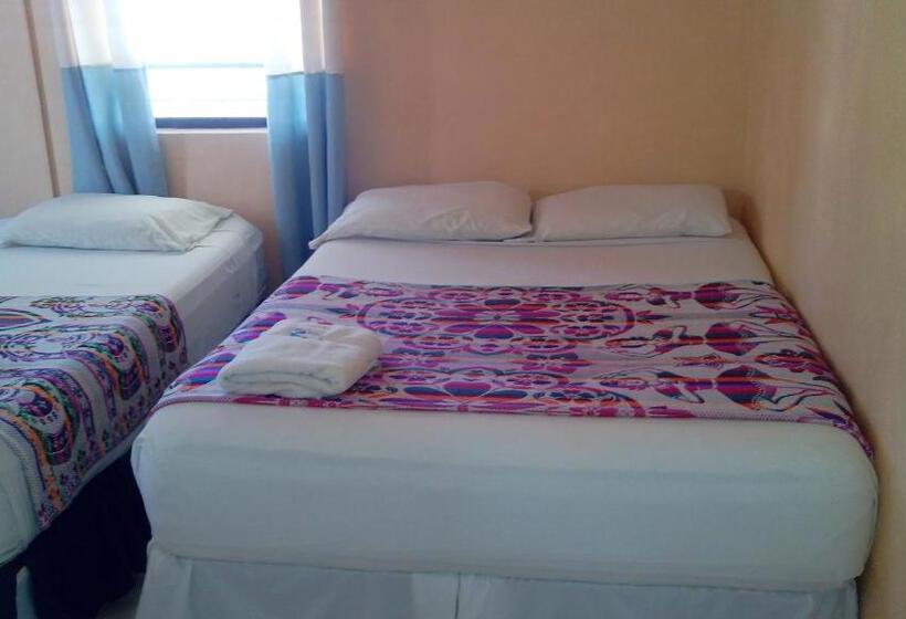 Economy Triple Room, Don Santiago Guesthouse Downtown