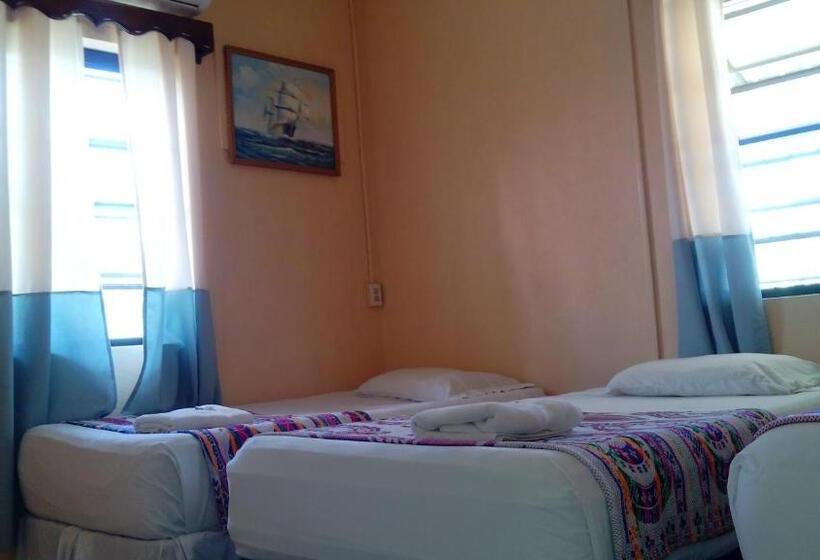 エコノミートリプルルーム, Don Santiago Guesthouse Downtown