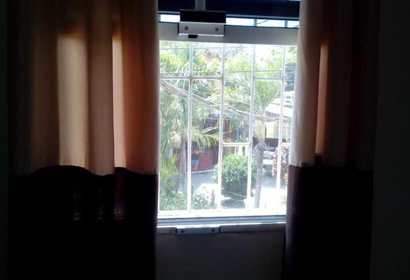 スタンダードルーム, Don Santiago Guesthouse Downtown