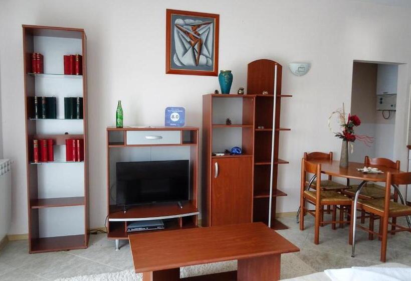 带1个卧室的带阳台的公寓, Club Topaz Apartments