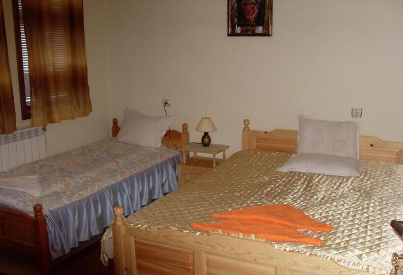 Номер Стандарт Трехместный, Guest House Rimski Most