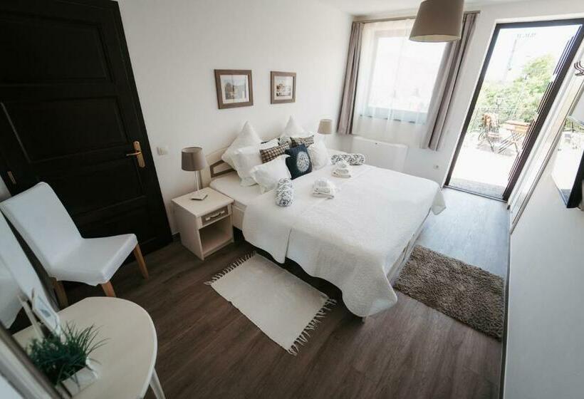 Номер Стандарт, Rókusfalvy Borhotel és Fogadó