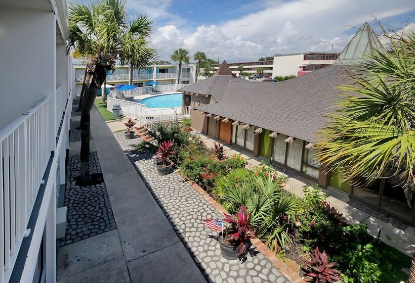 سوئیت با تخت بزرگ, Waikiki Village Retro