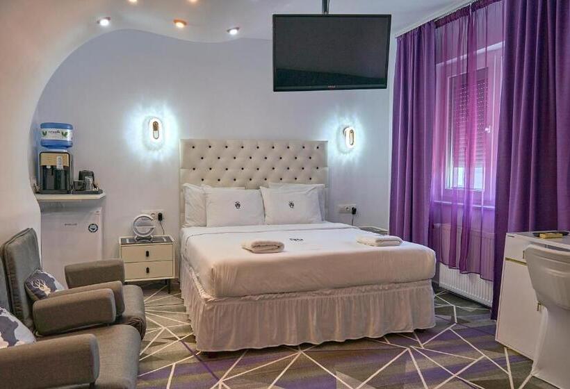 Номер Стандарт, Amethyst House