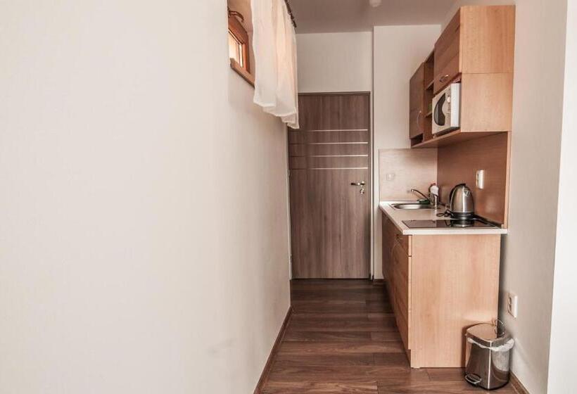 استودیوی استاندارد, Apartmanovy Dom Martha A Domček Martuška