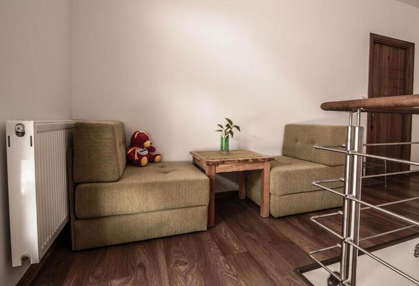 استودیوی استاندارد, Apartmanovy Dom Martha A Domček Martuška