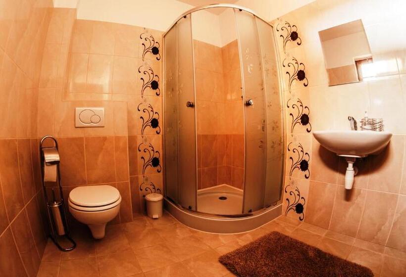 استودیوی استاندارد, Apartmanovy Dom Martha A Domček Martuška