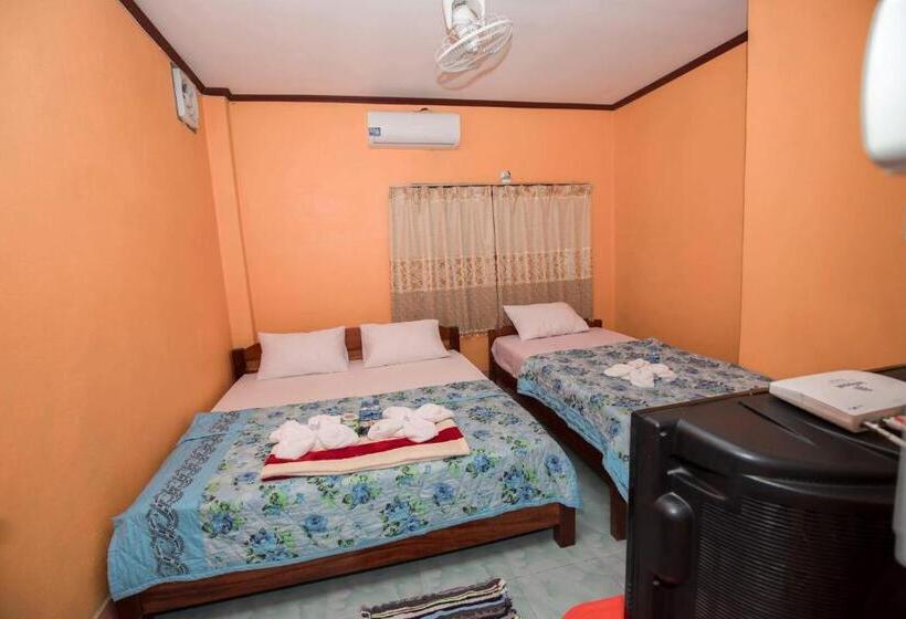 اتاق استاندارد سه نفره, Molina Bungalows