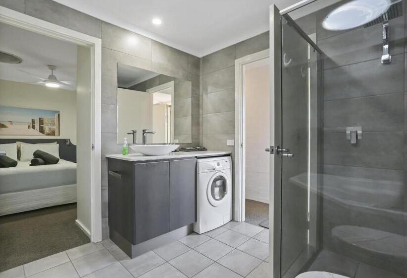شقة غرفة واحدة, Crown Apartments