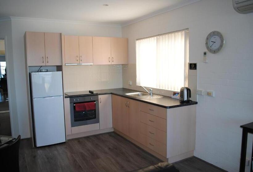 شقة غرفة واحدة, Crown Apartments