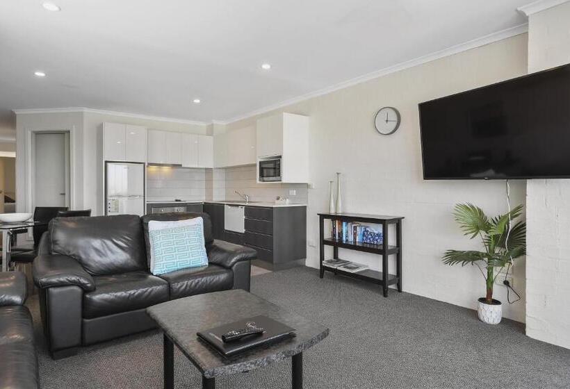 شقة غرفتين, Crown Apartments