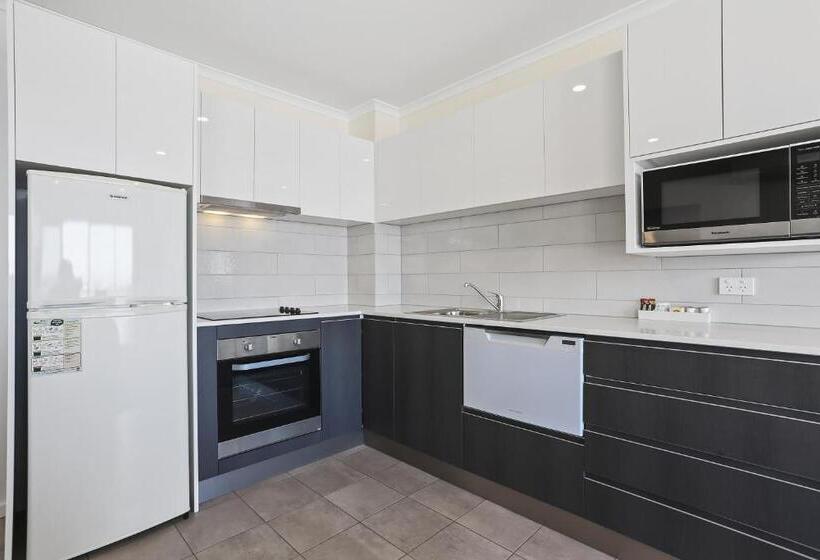 침실 2개 아파트, Crown Apartments
