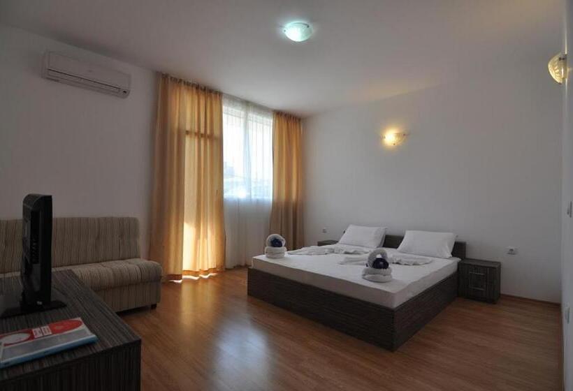Студио Стандарт с Балконом, Guest House Ask