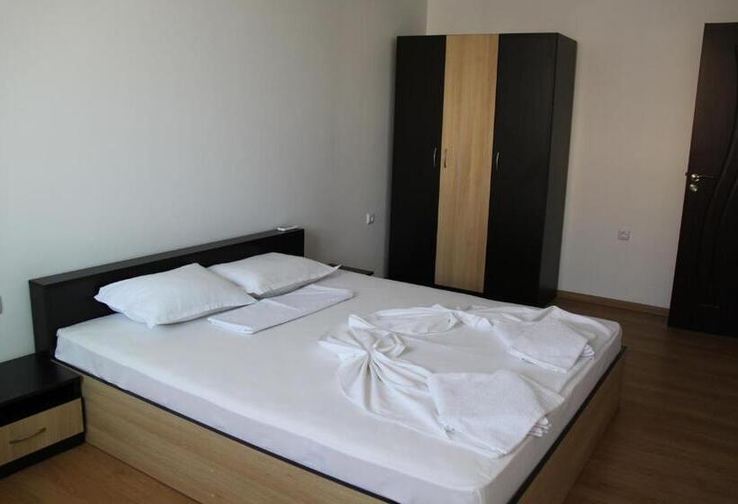 Апартаменты 1 Спальня с Балконом, Guest House Ask