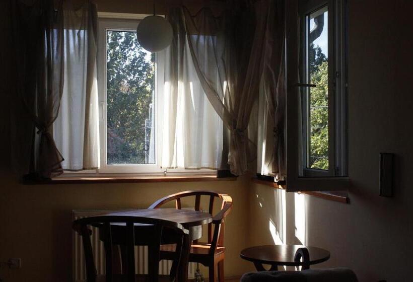 اتاق استاندارد چهار تخته, The Zen Hostel   Posticum