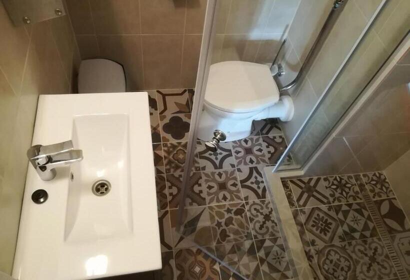 اتاق استاندارد سه نفره, The Zen Hostel   Posticum