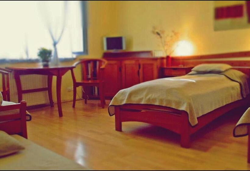 اتاق استاندارد سه نفره, The Zen Hostel   Posticum