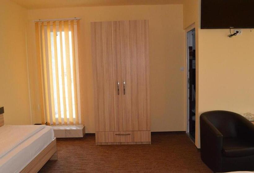 اتاق استاندارد چهار تخته, Pensiunea Beverly Hills
