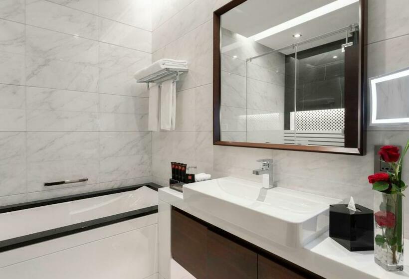 Номер Deluxe Кровать Кинг, Renaissance Business Bay Hotel, Dubai