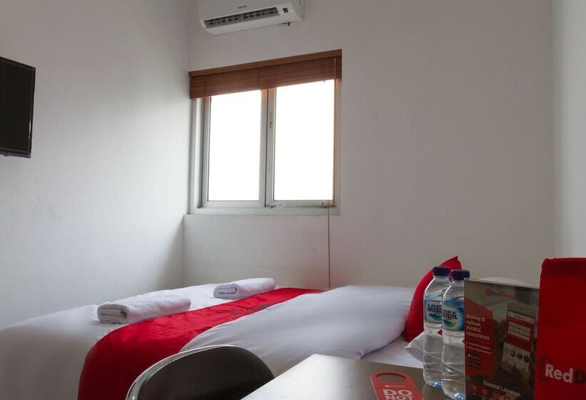 Номер Стандарт, Reddoorz @ Malabar Street