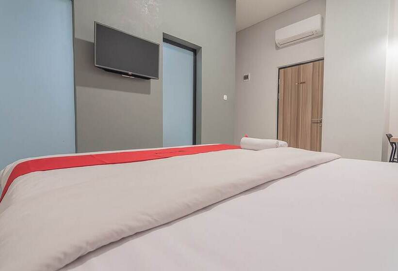 Номер Deluxe, Reddoorz @ Malabar Street