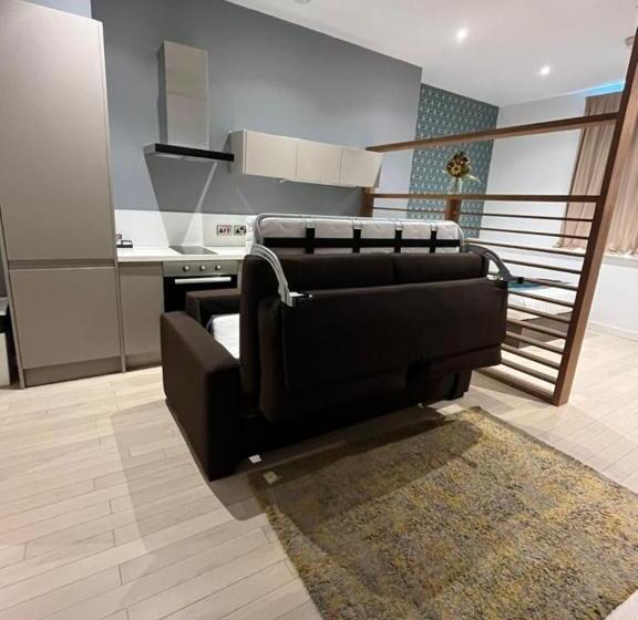 디럭스 스튜디오, Terlon Apartments