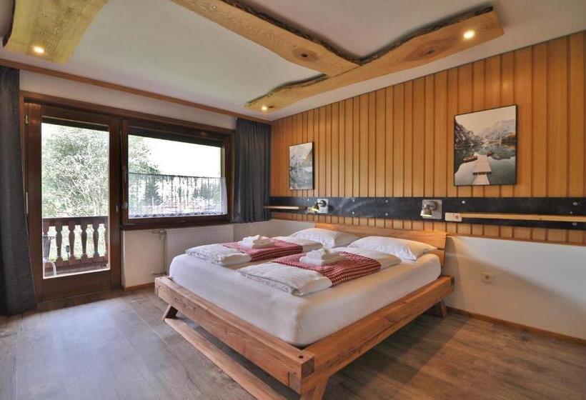 Апартаменты 2 Спальни, Pension & Apartments Weissbriach