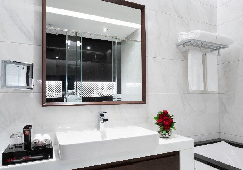 Номер Deluxe, Renaissance Business Bay Hotel, Dubai